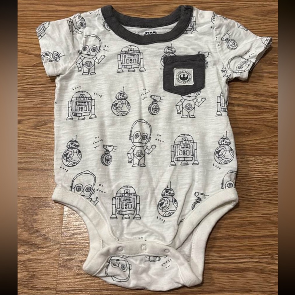 GAP White and Gray Star Wars Print Baby tshirt